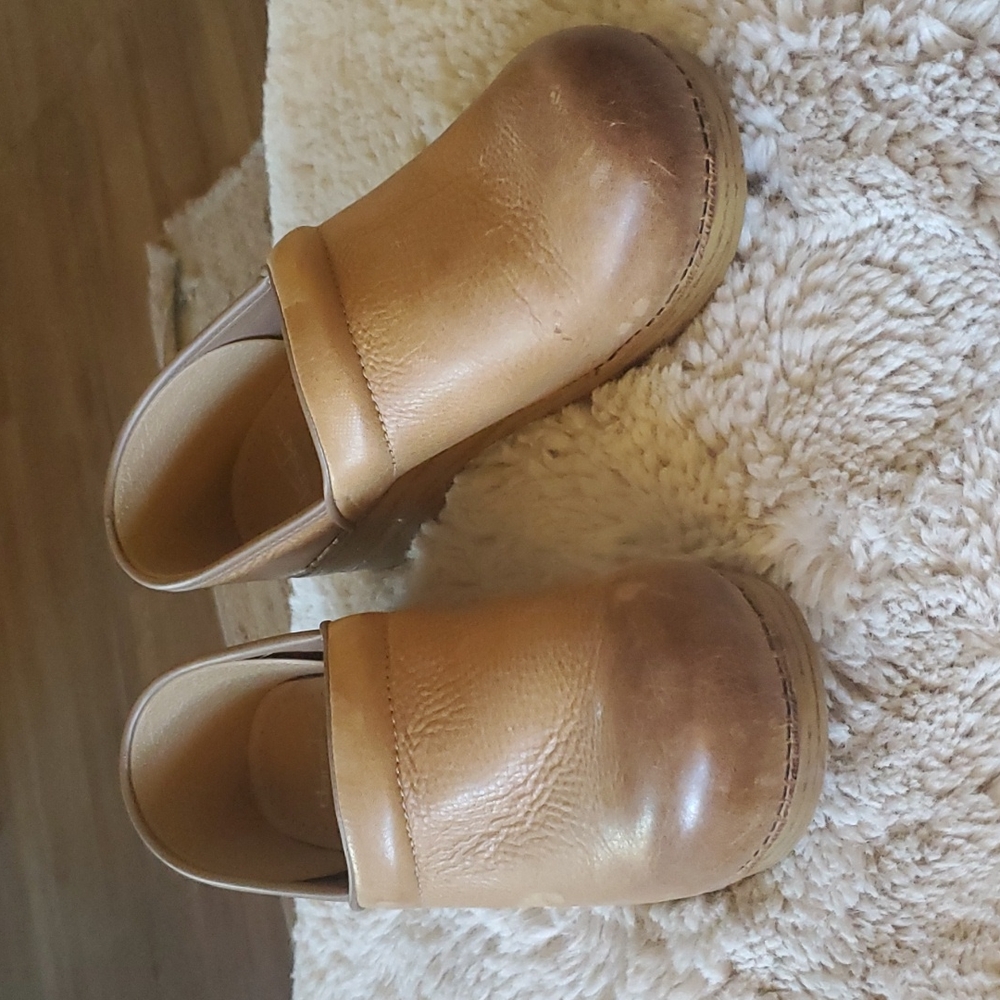 Dansko Women's Professional Clog, Size 42 wide, Honey Distressed